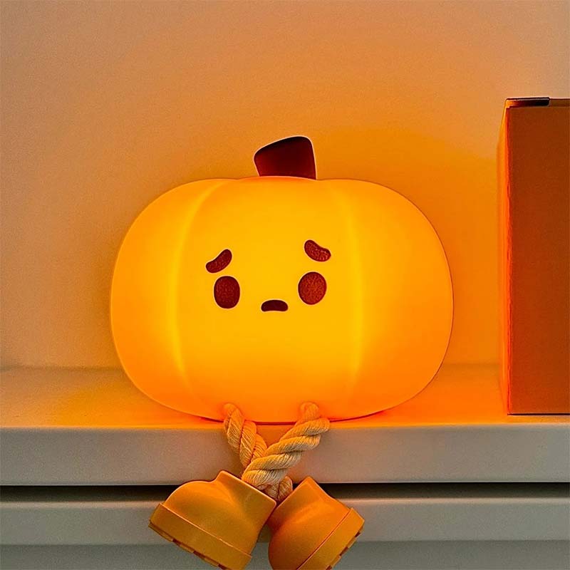 pumpkin-feet-together